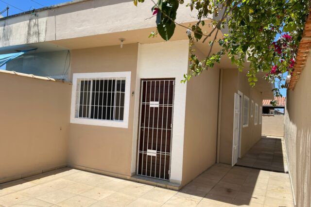 Casa à venda com Suíte e Cozinha Americana em Nova Itanhaém – R$ 210.000