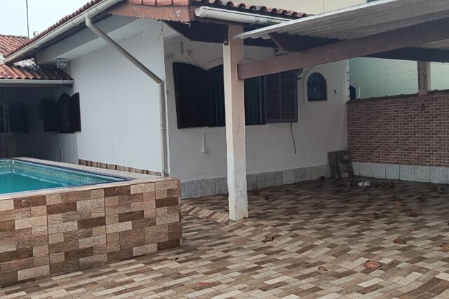 Casa à Venda em Itanhaém – 3 Dormitórios, Piscina e Área Gourmet por 550 Mil!